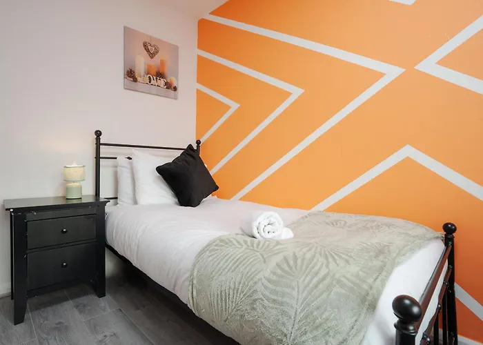 The Jade - Pool Table - Man Utd - Centre - 4bd *