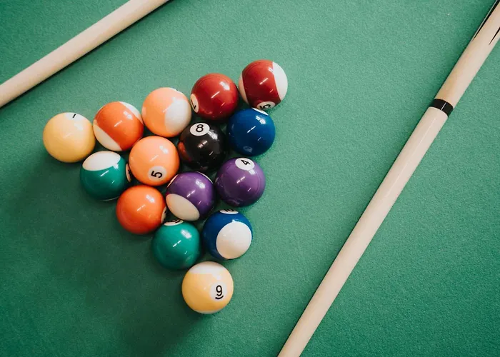 The Jade - Pool Table - Man Utd - Centre - 4bd *