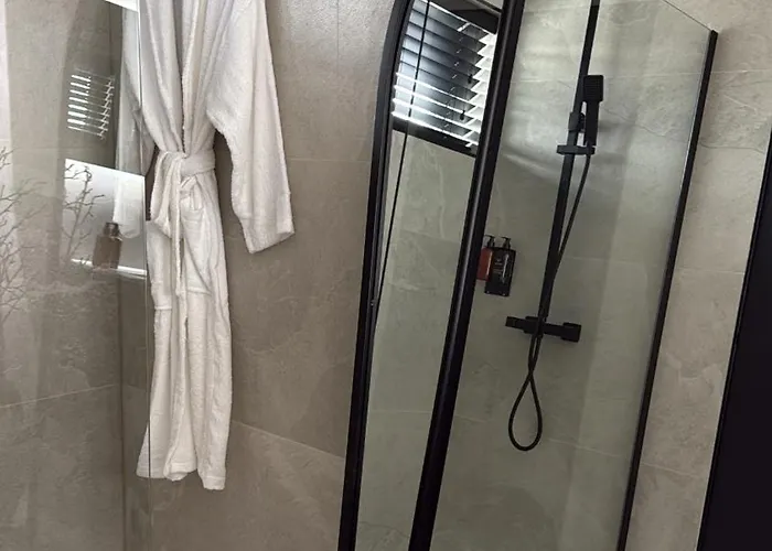 The Hideaway * مانشستر