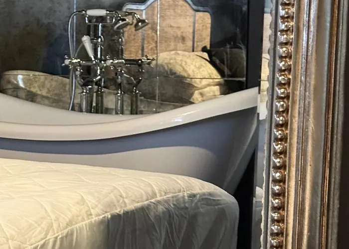 The Hideaway * مانشستر