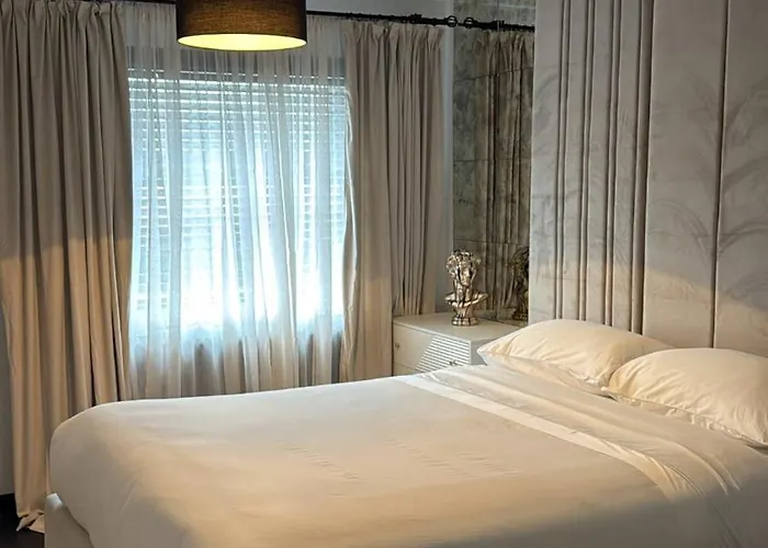 The Hideaway * مانشستر