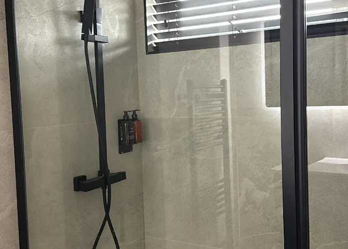 The Hideaway بيت للعطل *