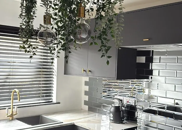 The Hideaway * مانشستر