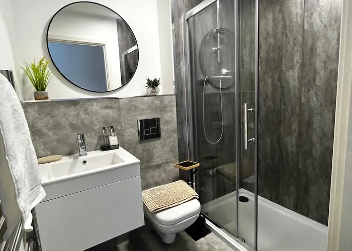 Chic 2-bed Flat - Coop Live & Ethiad