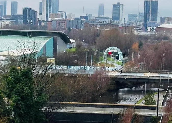 Chic 2-bed Flat - Coop Live & Ethiad アパート マンチェスター