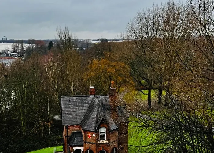 Chic 2-bed Flat - Coop Live & Ethiad *