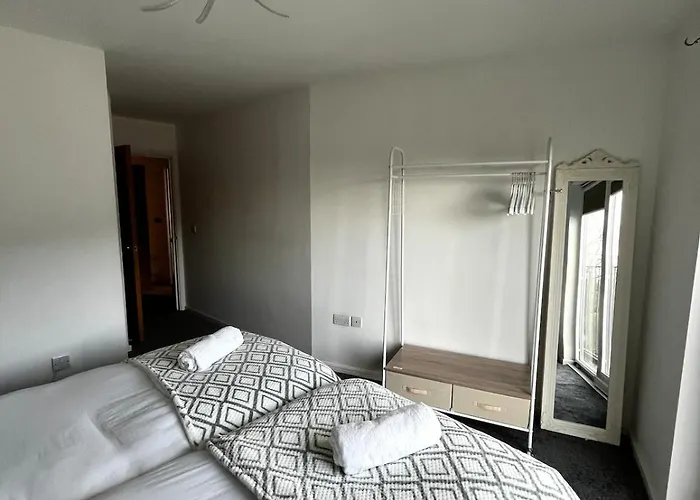 Chic 2-bed Flat - Coop Live & Ethiad マンチェスター