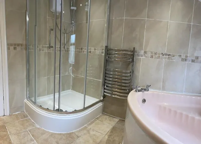 Holiday home Workers - Free Parking