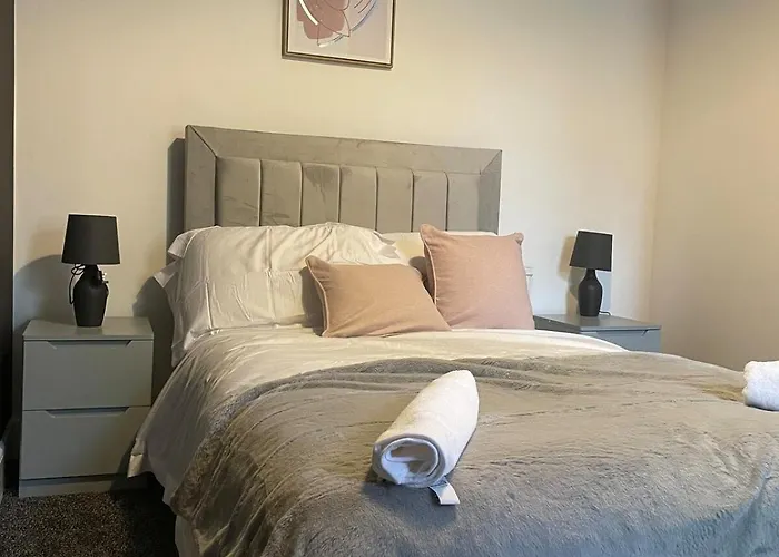 Holiday home Workers - Free Parking