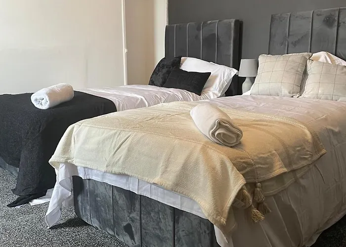 Holiday home Workers - Free Parking Manchester