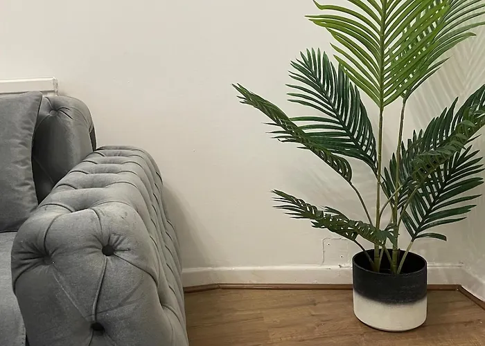 Holiday home Workers - Free Parking