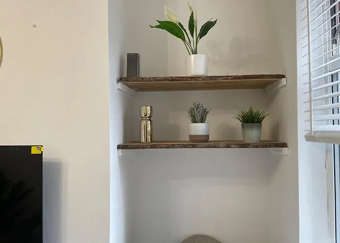 Holiday home Workers - Free Parking Manchester