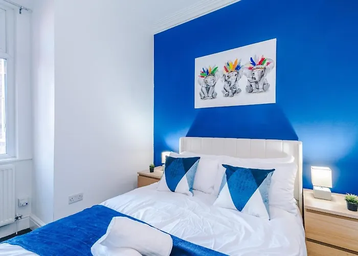 Ferienhaus New Large 4 Bedroom House, Sleeps 9, Games Room, Free Parking, Ps4 Manchester