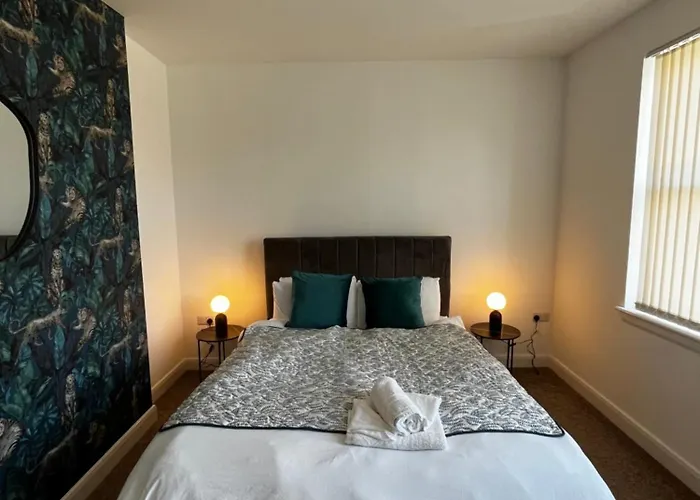 아파트 The Failsworth Collection - Stylish With Free Parking