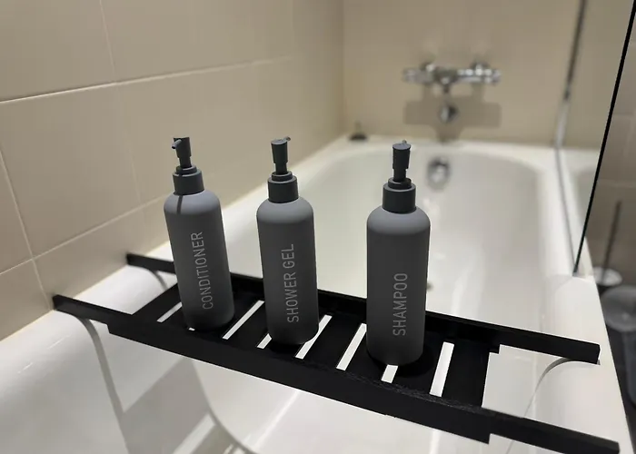 Numberone - Pink - Mediacityuk * Манчестер