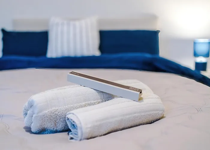 Stunning 3bedroom Home, Game Room, Free Parking, Fully Stocked, Sleeps 8 Apartamento