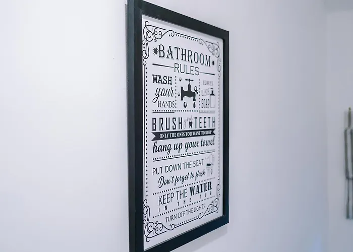 Stunning 3bedroom Home, Game Room, Free Parking, Fully Stocked, Sleeps 8 * Mánchester