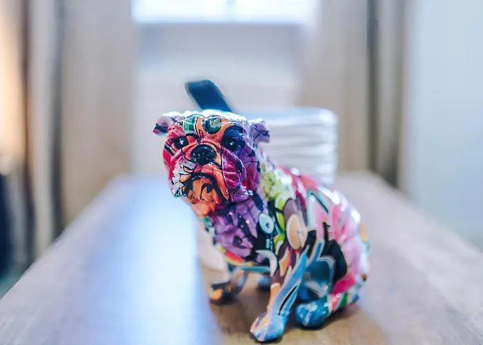 Huge 5 Bedroom Townhouse In Salford, Free Parking, Sleeps Up To 11 Guests Lejlighed