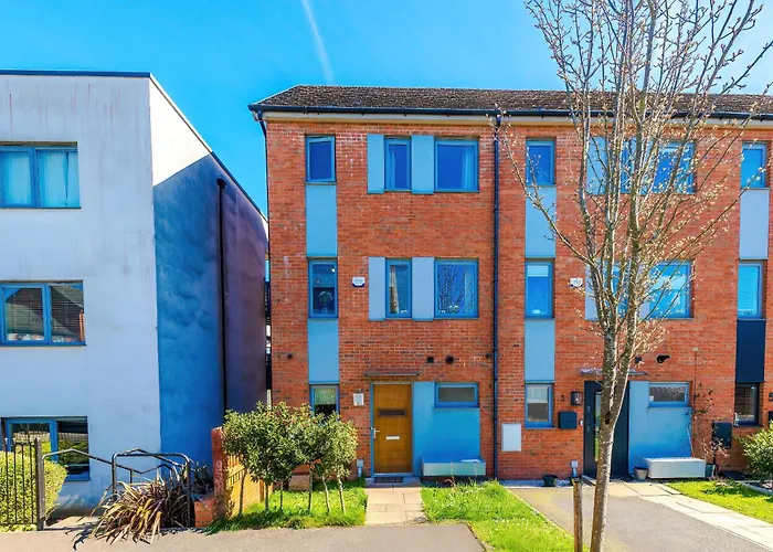 Huge 5 Bedroom Townhouse In Salford, Free Parking, Sleeps Up To 11 Guests Lejlighed *