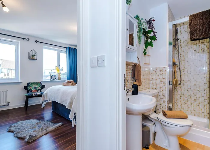 Huge 5 Bedroom Townhouse In Salford, Free Parking, Sleeps Up To 11 Guests Lejlighed Manchester