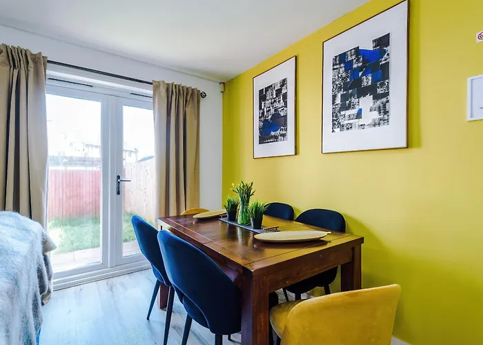 Lejlighed Huge 5 Bedroom Townhouse In Salford, Free Parking, Sleeps Up To 11 Guests