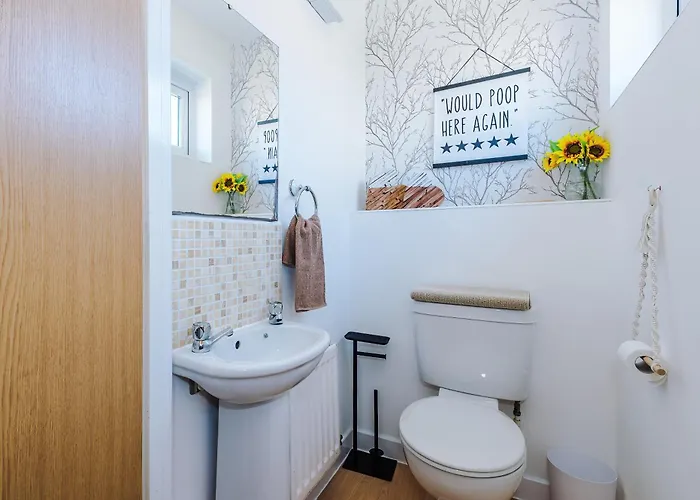 Huge 5 Bedroom Townhouse In Salford, Free Parking, Sleeps Up To 11 Guests Lejlighed