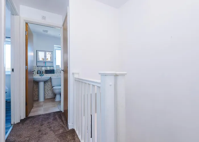 Lejlighed Huge 5 Bedroom Townhouse In Salford, Free Parking, Sleeps Up To 11 Guests