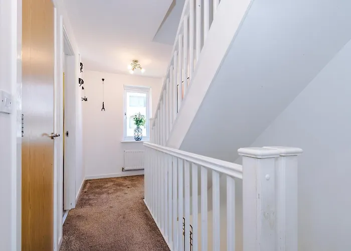 Huge 5 Bedroom Townhouse In Salford, Free Parking, Sleeps Up To 11 Guests Lejlighed *