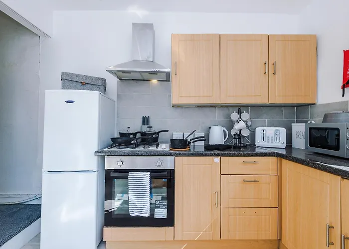 Incredible 4bedroom In Salford, Game Room, Free Parking, Smart Tv * 맨체스터