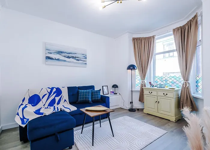 Incredible 4bedroom In Salford, Game Room, Free Parking, Smart Tv * 맨체스터