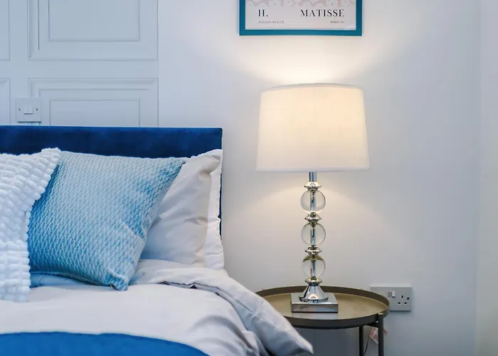 Incredible 4bedroom In Salford, Game Room, Free Parking, Smart Tv 아파트 *