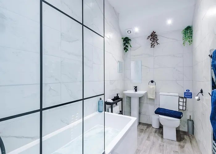 Incredible 4bedroom In Salford, Game Room, Free Parking, Smart Tv 아파트