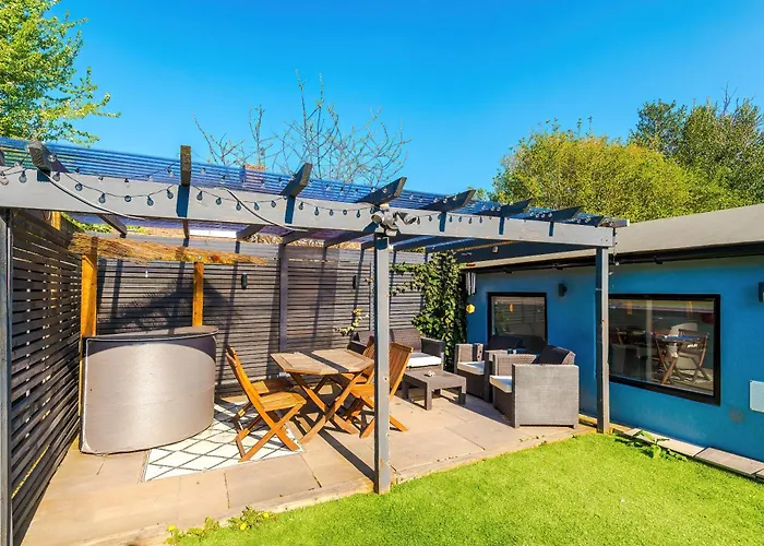 Appartamento Stunning 3 Bedroom In Stretford, Game Room, Summer House, Smart Tv, Driveway *