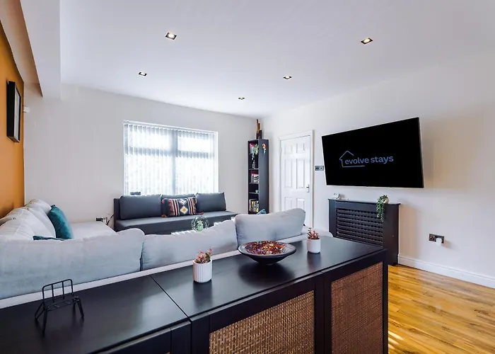 Appartamento Stunning 3 Bedroom In Stretford, Game Room, Summer House, Smart Tv, Driveway *