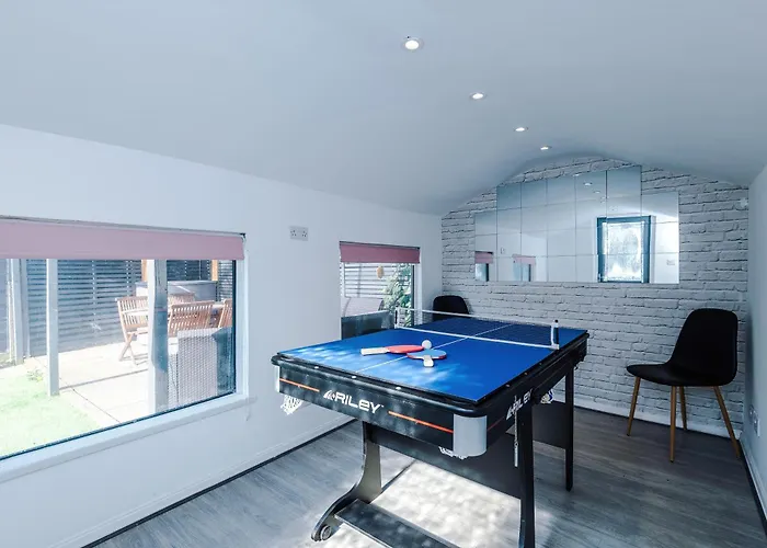 Stunning 3 Bedroom In Stretford, Game Room, Summer House, Smart Tv, Driveway Appartamento Manchester