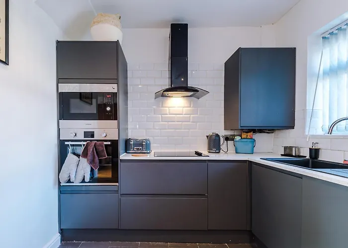 Stunning 3 Bedroom In Stretford, Game Room, Summer House, Smart Tv, Driveway Appartamento Manchester