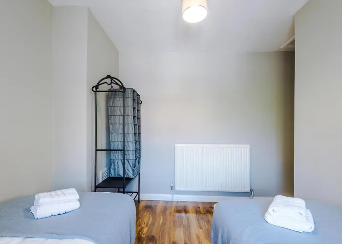 Appartamento Stunning 3 Bedroom In Stretford, Game Room, Summer House, Smart Tv, Driveway *