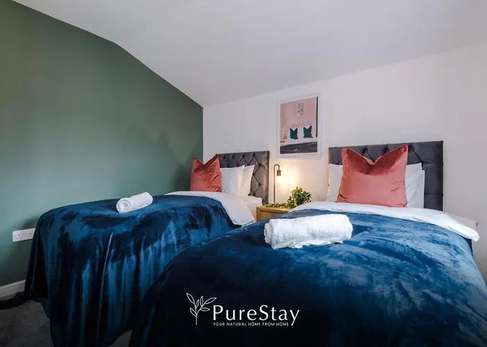 度假居 Modern 5 Bedroom House In By Purestay - Short With Service & Free Parking *