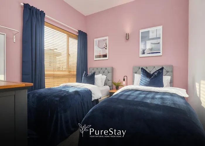 Fabulous House - 5 Beds Sleeps 8 - Free Parking - By Purestay בית נופש מנצ'סטר