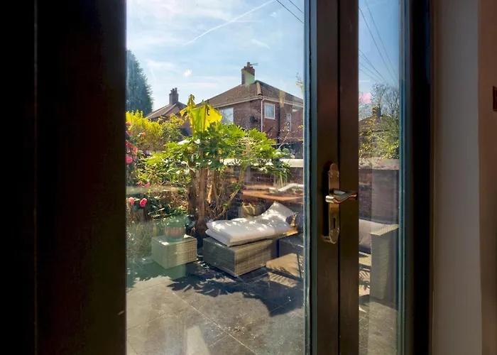 Stunning Garden By Levenshulme Station - Pass The Keys Dom wakacyjny *