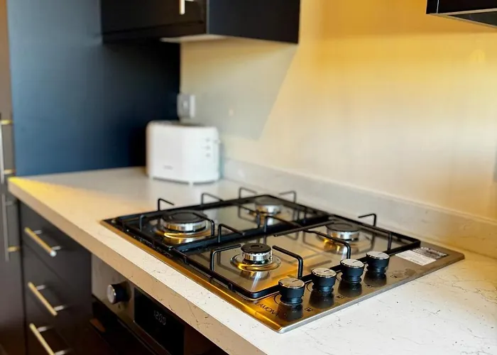 Dom wakacyjny Hub - 2br With Free Parking, Near Airport & Attractions Manchester