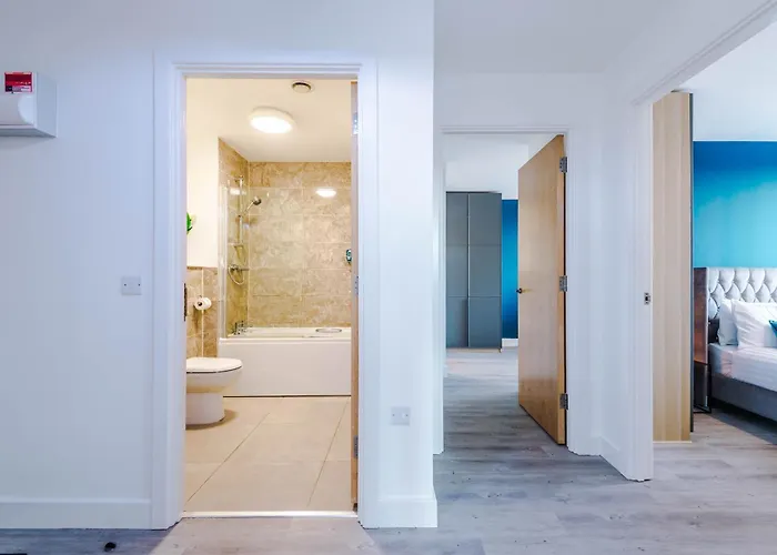 Lux Livin' - Luxury 5 Bed Centre Appartement *