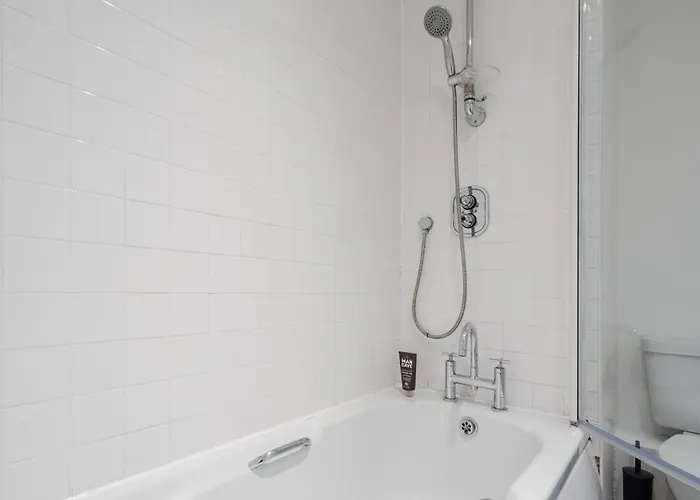 Lux Livin' - Luxury 2 Bed Centre Free Parking *