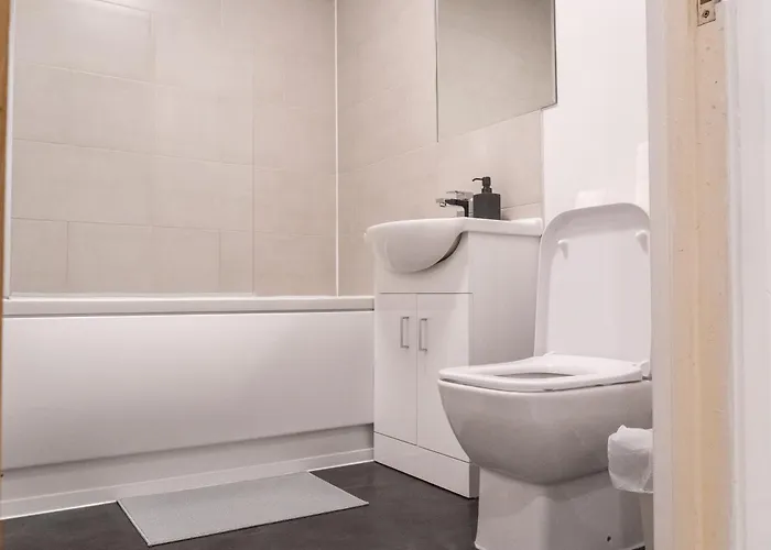 Stunning Modern 2 Bed Flat, With Parking, Near Town 아파트