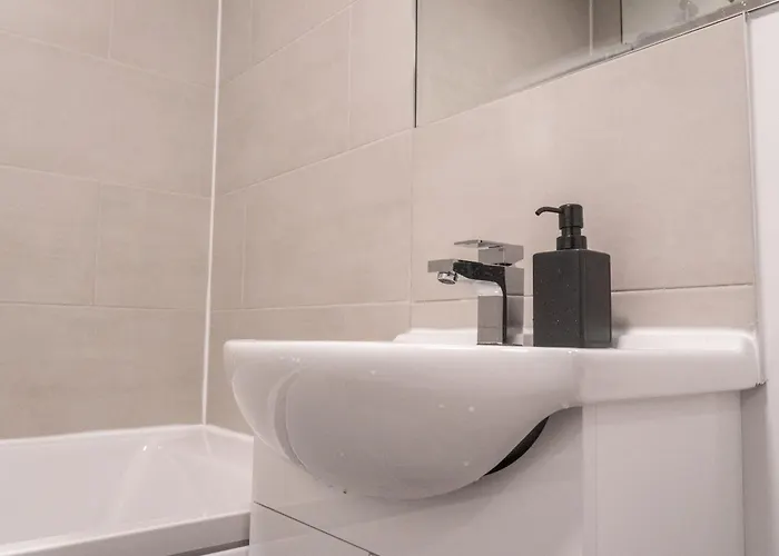 Stunning Modern 2 Bed Flat, With Parking, Near Town * 맨체스터