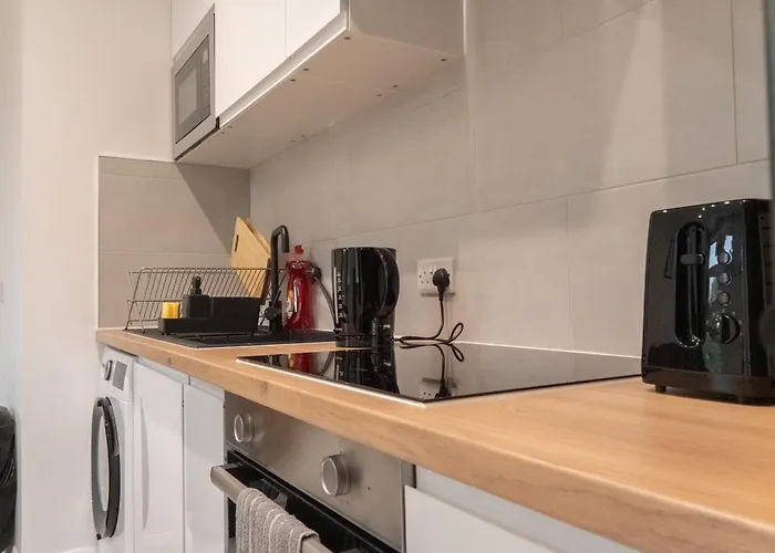 Stunning Modern 2 Bed Flat, With Parking, Near Town * 맨체스터