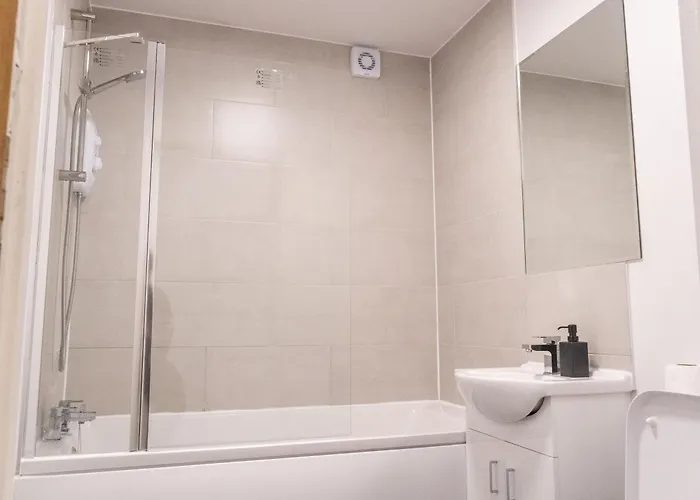 아파트 Stunning Modern 2 Bed Flat, With Parking, Near Town