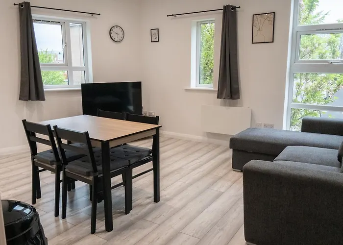 Stunning Modern 2 Bed Flat, With Parking, Near Town 아파트 *