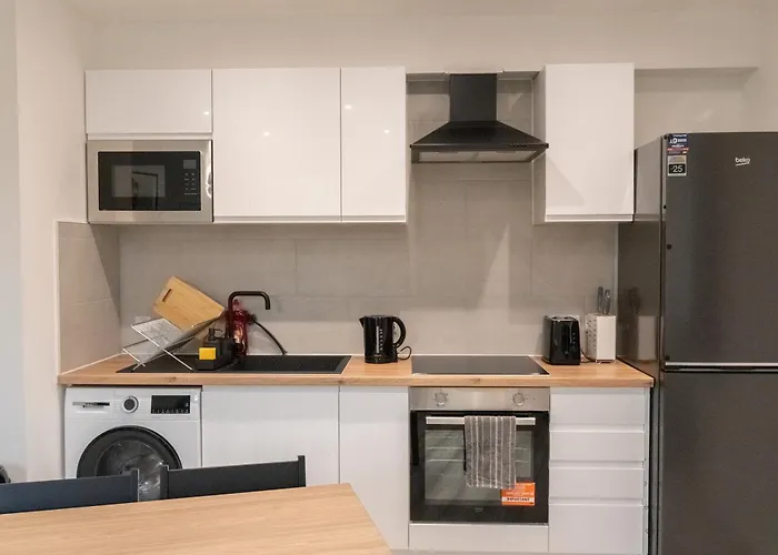 아파트 Stunning Modern 2 Bed Flat, With Parking, Near Town