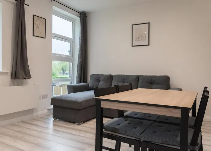 Stunning Modern 2 Bed Flat, With Parking, Near Town 맨체스터